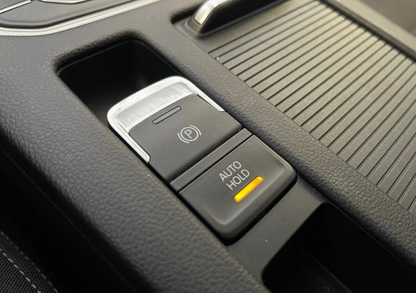 Volkswagen Passat cena 64900 przebieg: 199577, rok produkcji 2016 z Wałbrzych małe 781